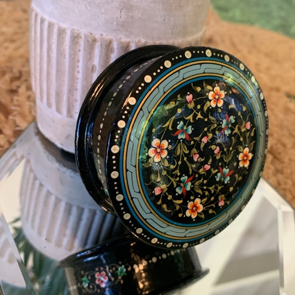 UzbekAlive, lacquer floral trinket box, EUC - Picture 4 of 10